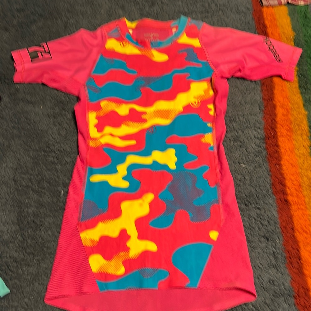 Reebok CrossFit s/s shirt pink blue size medium